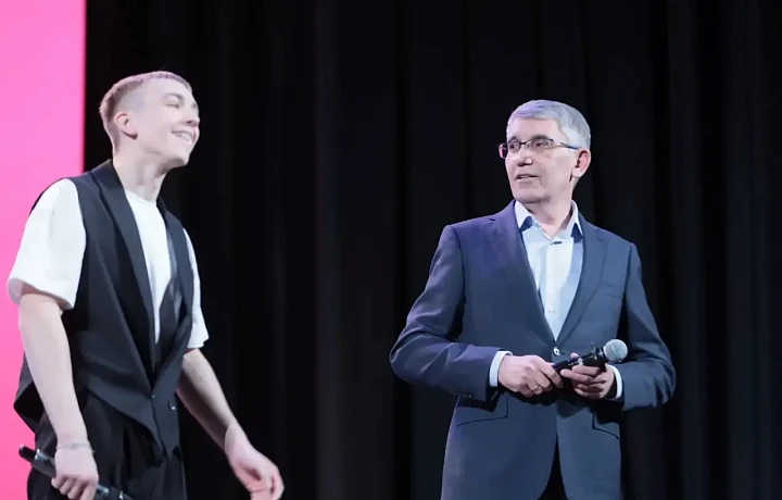 Дмитрий Миляев вышел на сцену в полуфинале Тульской юниор‑лиги КВН