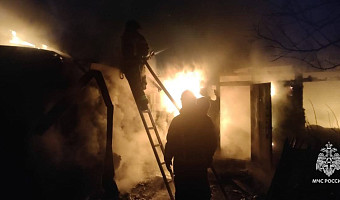 Два человека погибли при пожаре в частном доме в Туле