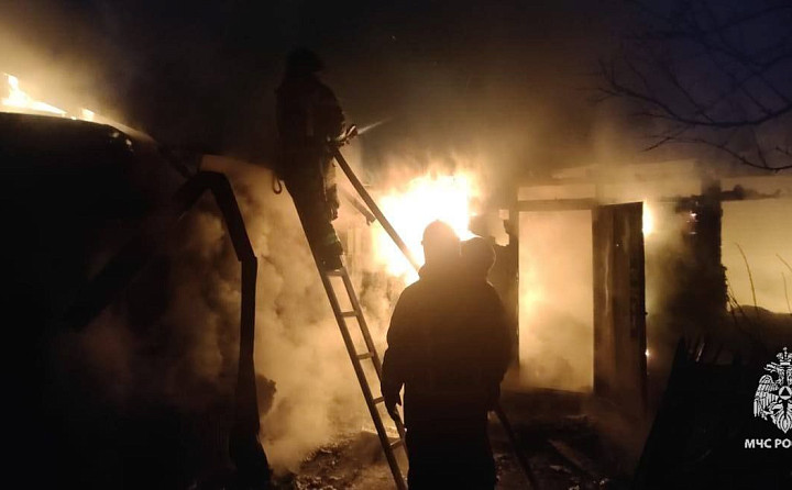 Два человека погибли при пожаре в частном доме в Туле