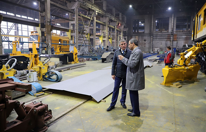 Дмитрий Миляев поздравил с Днем машиностроителя сотрудников «Тулажелдормаша»