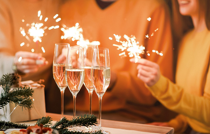 Корпоративы, хороводы, ватрушки: что готовят к Новому году в тульских ресторанах и загородных отелях, и во сколько обойдётся праздник