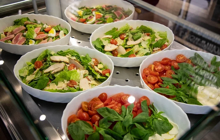 В Роспотребнадзоре рассказали, как снизить риск пищевого отравления летом