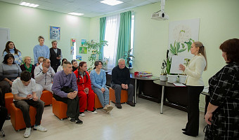В Туле восемь выпускников интернатов получили ключи от квартир