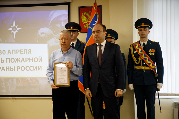 Глава тульского МЧС поздравил спасателей с Днем пожарной охраны