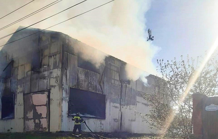 В Ефремове загорелся один из городских складов