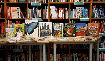 Устали от цифрового общения: психолог объяснил тренд зумеров на библиотеки