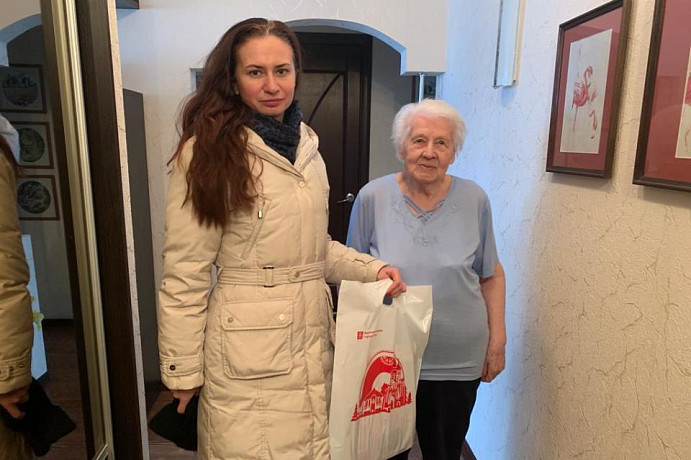 Тульский депутат вручила подарки ветеранам Великой Отечественной войны