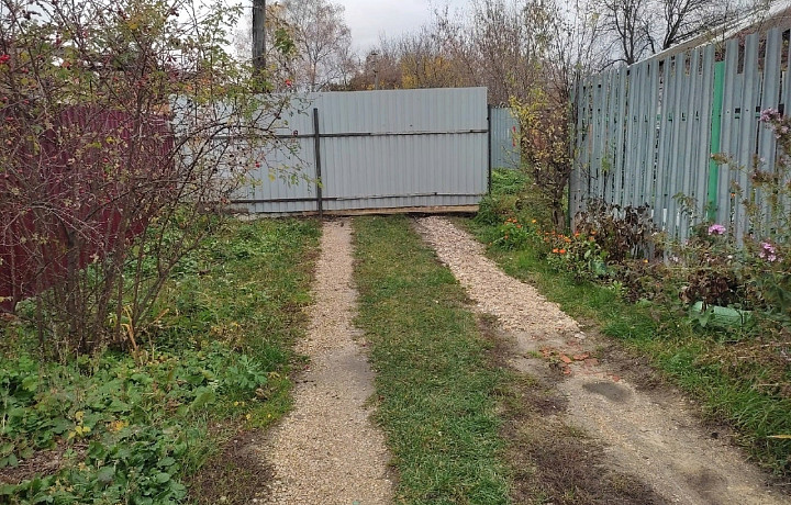 В администрации Донского не видят проблемы в заборе, перекрывшем подъезд к дому местной жительнице