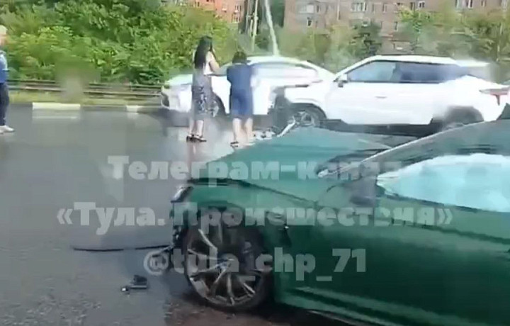 ДТП с участием трех машин произошло на подъезде к деревне Басово в Туле
