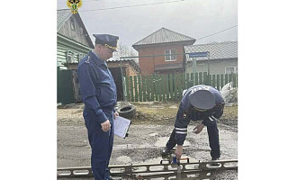 Прокуратура выявила опасные ямы на дороге в посёлке Дубна