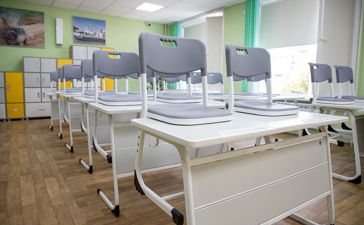 В части школ Тулы запрещают учителям приходить на выпускной банкет к детям