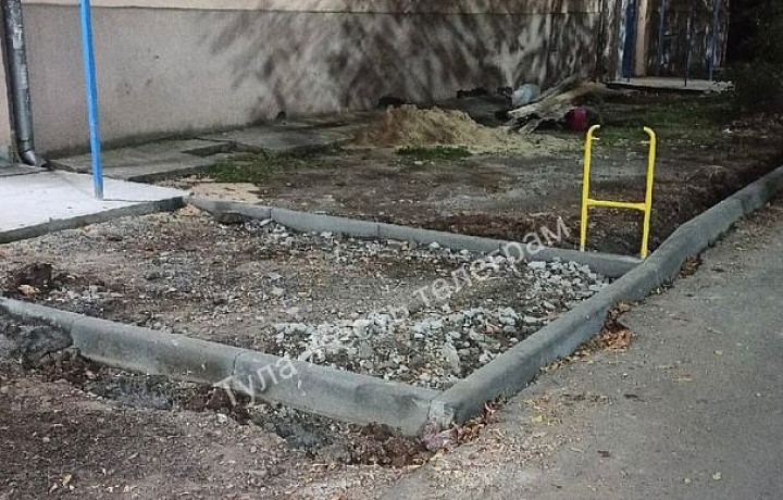 Вандалы в Туле украли каркас от лавочки во дворе