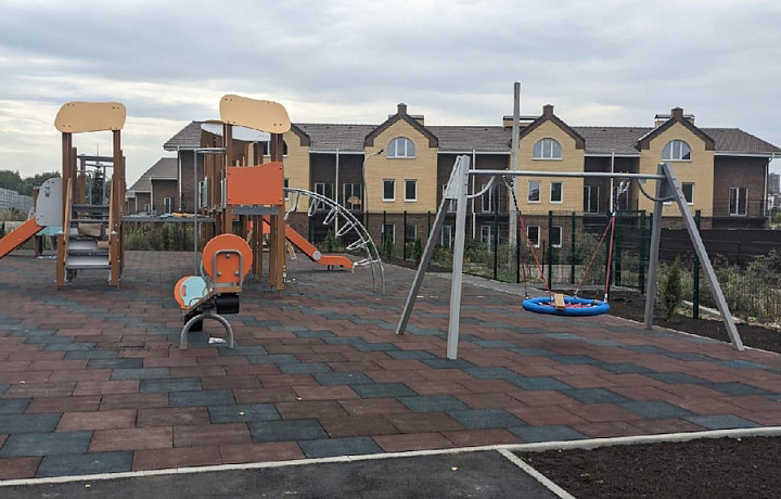 На улице Богучаровской в Туле завершили ремонт одной из детских площадок