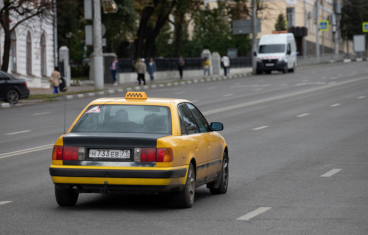 До конца года цены на такси вырастут на 10%. Почему в Туле подорожало такси – объяснил эксперт