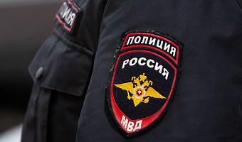В Тульской области участковый дал карту жены для перевода взятки от мигранта