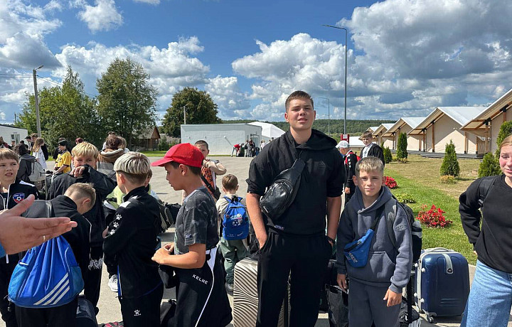 На отдых в детский лагерь в Тульской области приехали школьники из Курского региона