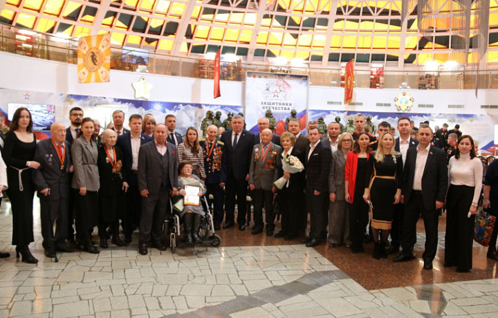 Фронтовикам вручили знаки Почетного гражданина города-героя Тулы