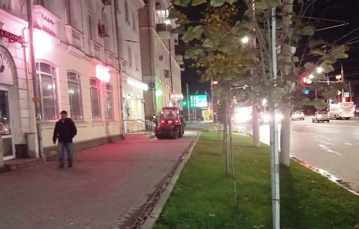 В Туле 3 ноября продолжаются работы по уборке городских улиц