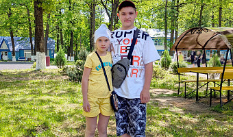 Дети работников КМЗ отправились на отдых в «Новую волну»