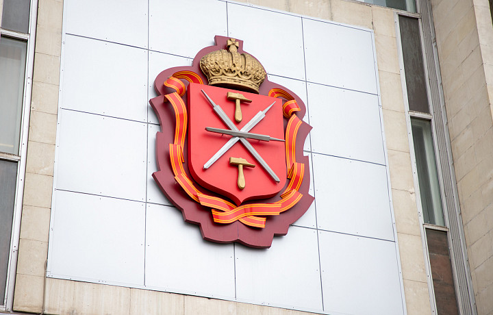 В тульском Фонде искусств реставрируют зеркало XIX века