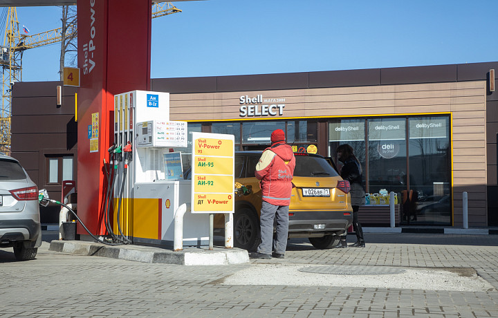 Бензин на заправках в Тульской области начали продавать по талонам