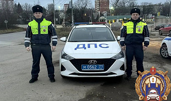 Тульские госавтоинспекторы помогли потушить пожар в автомобиле