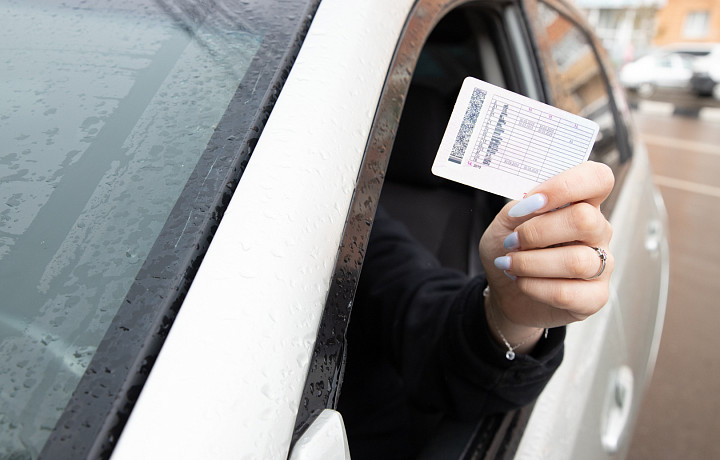 В России предложили выдавать водительские права подросткам с 16 лет