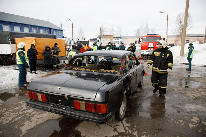 В Туле прошли соревнования среди спасателей по ликвидации последствий ДТП