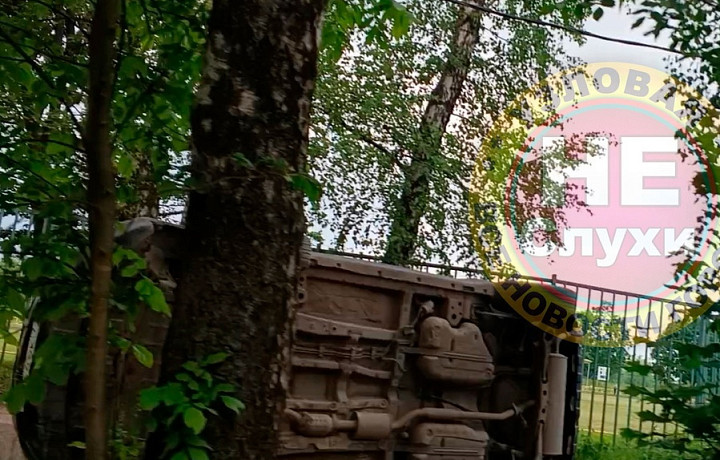 В Узловой несколько человек перевернулись на машине и сбежали с места ДТП