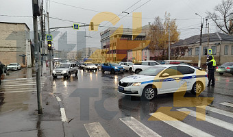 В Туле перекрыли улицу Советскую в сторону Пролетарского района из-за массового ДТП