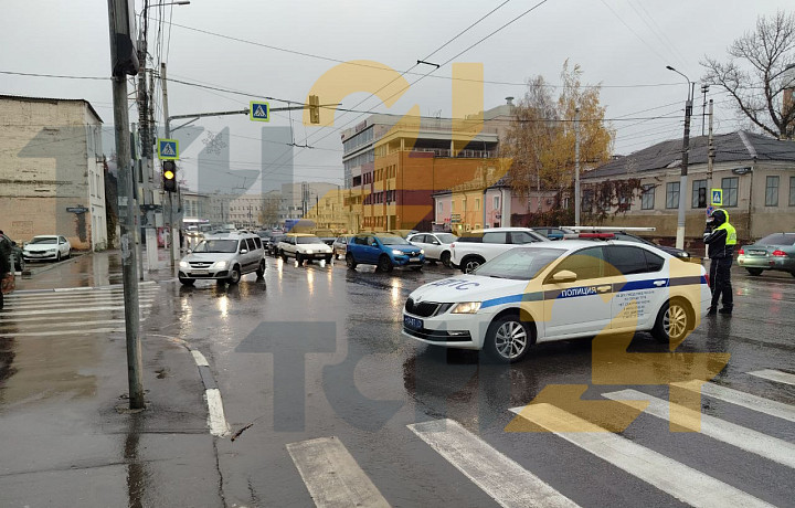 В Туле перекрыли улицу Советскую в сторону Пролетарского района из-за массового ДТП