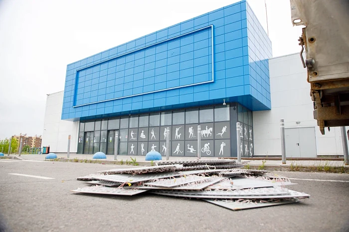 Рабочие начали разбирать здание магазина «Декатлон» в Туле