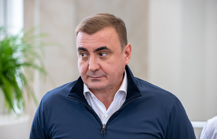 Алексей Дюмин поздравил туляков с Днем российской молодежи