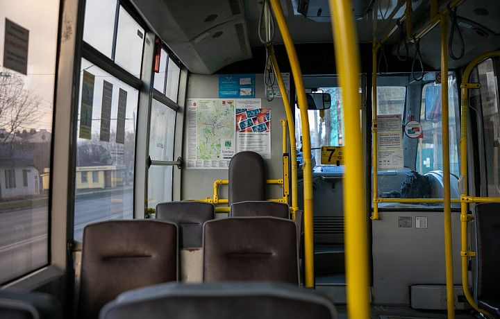 В Суворовском районе изменили движение четырех автобусов из-за закрытия двух мостов