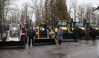 Губернатор Тульской области передал спецтехнику шести муниципалитетам