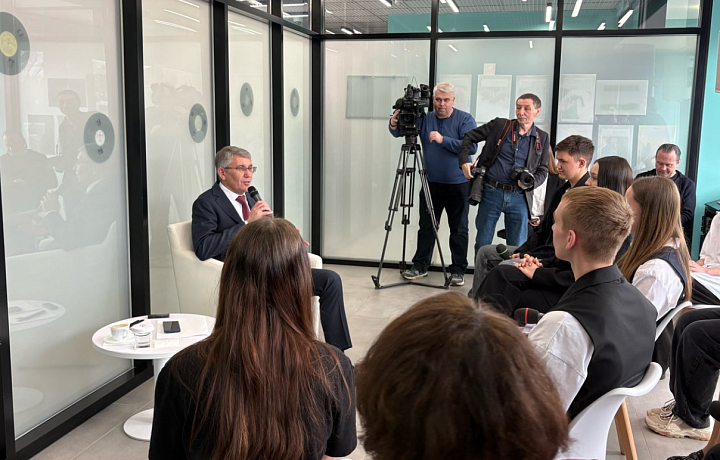 Миляев пригласил детский совет на оперативное совещание тульского правительства