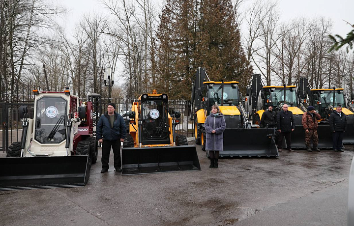 Губернатор Тульской области передал спецтехнику шести муниципалитетам