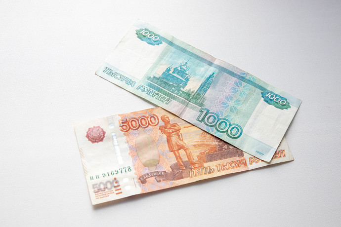 Россиянин выставил на продажу тысячную купюру за 999 999 999 рублей