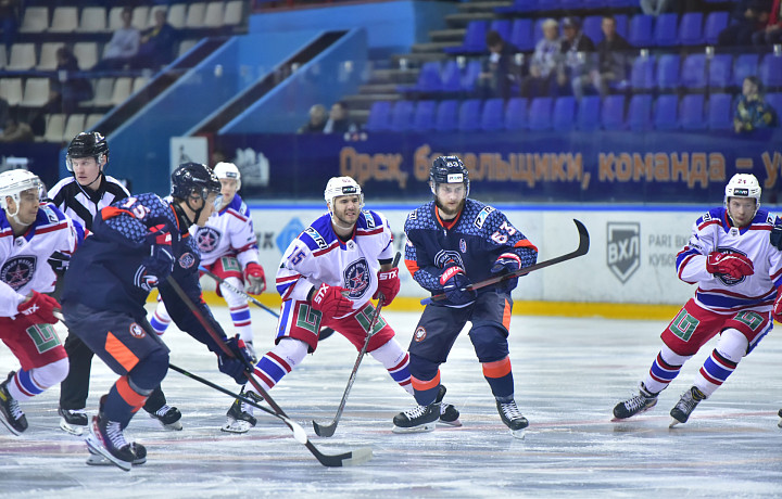 Хоккеисты из тульской АКМ одержали четвертую победу подряд