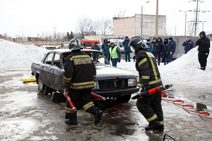 В Туле прошли соревнования среди спасателей по ликвидации последствий ДТП