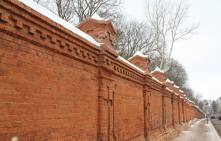 В Туле проведут ремонт кладбищенской стены на улицах Льва Толстого и Тимирязева