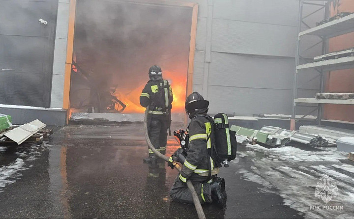 Площадь пожара на производстве «ТехноСтиль» в Щекине увеличилась до 4 500 квадратных метров