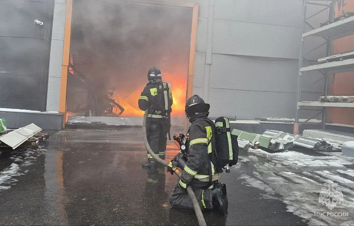 Площадь пожара на производстве «ТехноСтиль» в Щекине увеличилась до 4 500 квадратных метров