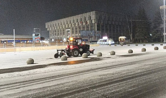 На улицы Тулы после снегопада вышла зимняя техника