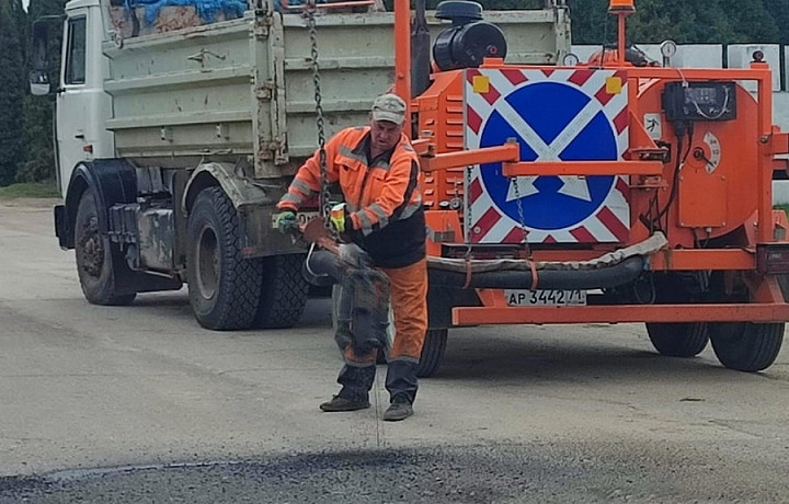 В Ефремове приступили к ямочному ремонту дорог