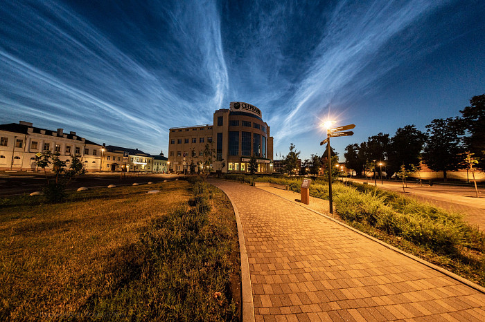 Фотограф запечатлел на камеру аномально серебристые облака в Туле