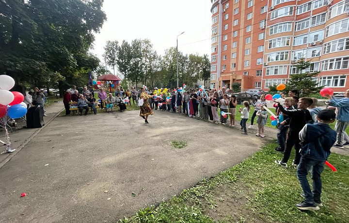 Жители Пролетарского округа Тулы отметили праздник двора