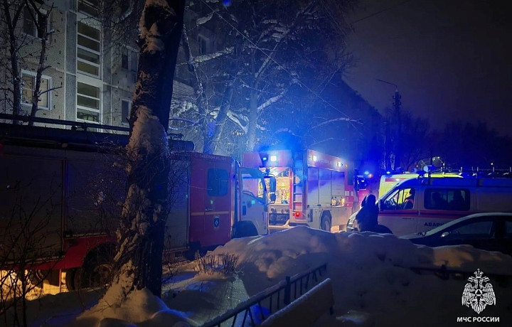 Пять человек эвакуировали с пожара в пятиэтажке на улице Софьи Перровской в Туле