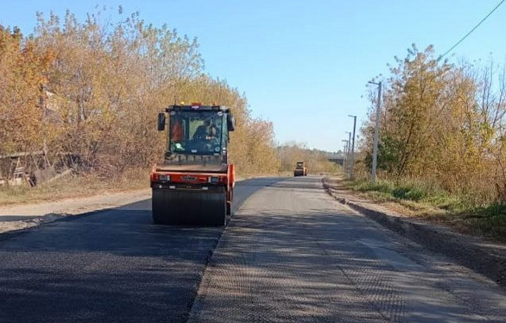 До конца октября в Алексине закончат ремонт дороги на улице Парковой