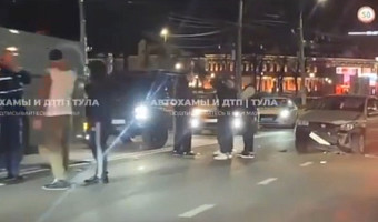 Автобус и две легковушки устроили ДТП на Зареченском мосту в Туле